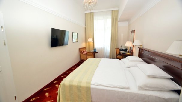 Kúpeľný pobyt s polpenziou a wellness – vyšší komfort v hoteloch Esplanade, Alameda a Thermia Palace 9