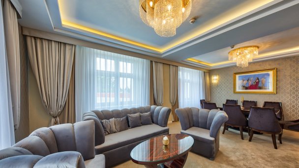 Kúpeľný hotel Royal Palace ***** 77