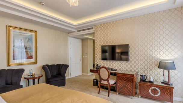 Kúpeľný hotel Royal Palace ***** 64