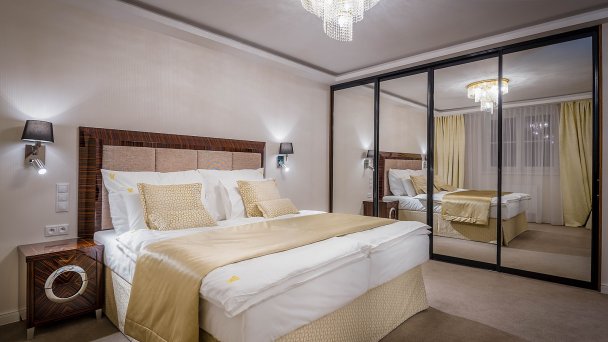 Kúpeľný hotel Royal Palace ***** 6