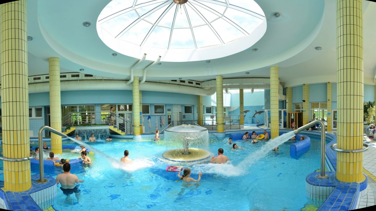 Thermalpark & SPA pobyt: Neobmedzený vstup do bazénov a relaxačné masáže 1