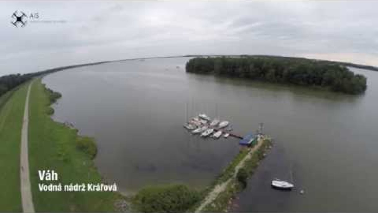 Váh - Vodná nádrž Kráľová Autor: Aerial Images Slovakia Zdroj: https://www.youtube.com/@aerialimagesslovakia9362 Váh - Vodná nádrž Kráľová Autor: Aerial Images Slovakia Zdroj: https://www.youtube.com/@aerialimagesslovakia9362