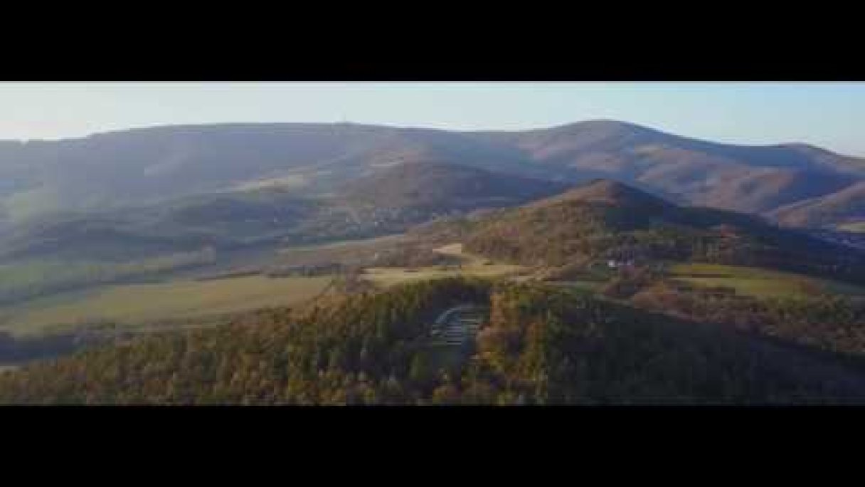 Pamätník SNP na vrchu Roh (Dji Mavic Pro) Autor: Miso Misencik Zdroj: https://www.youtube.com/@misomisencik Pamätník SNP na vrchu Roh (Dji Mavic Pro) Autor: Miso Misencik Zdroj: https://www.youtube.com/@misomisencik