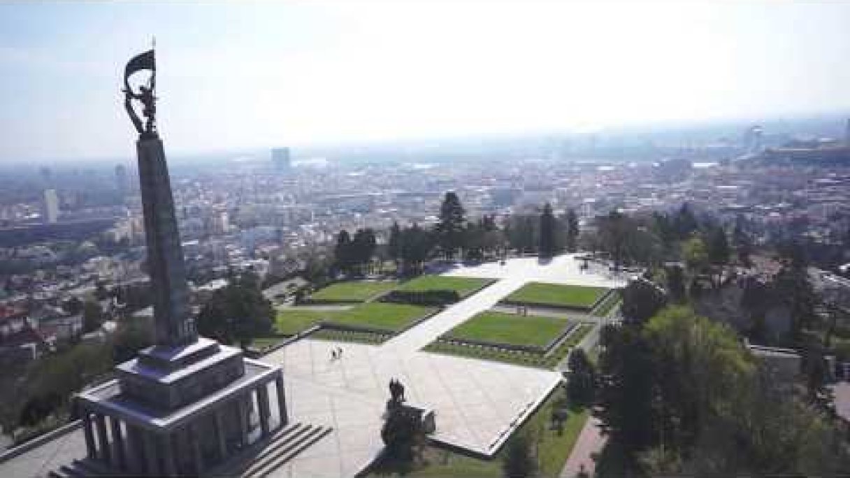 Slavin War Memorial in Bratislava Slovakia | FPV Autor: VladoPortosRC Zdroj: https://www.youtube.com/@VladoPortosRC