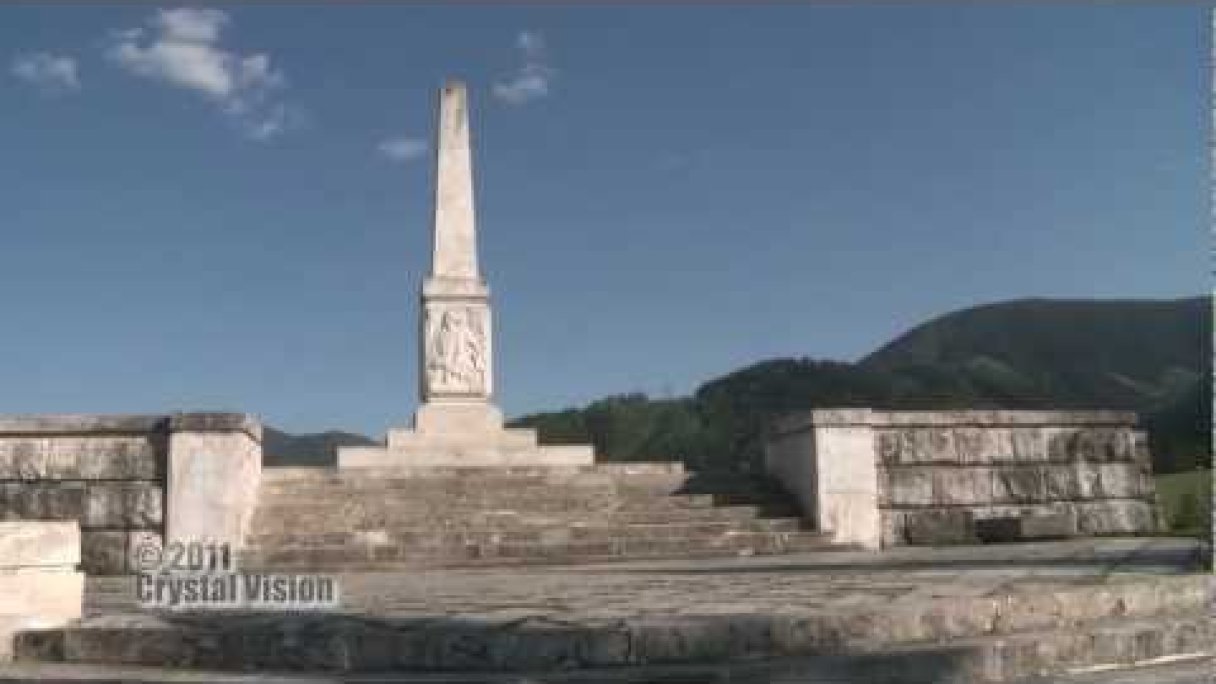 Pamätník francúzskym partizánom (vrch Zvonica pri Strečne) Autor: Slovensky Trip Zdroj: https://www.youtube.com/@slovaktrip Pamätník francúzskym partizánom (vrch Zvonica pri Strečne) Autor: Slovensky Trip Zdroj: https://www.youtube.com/@slovaktrip