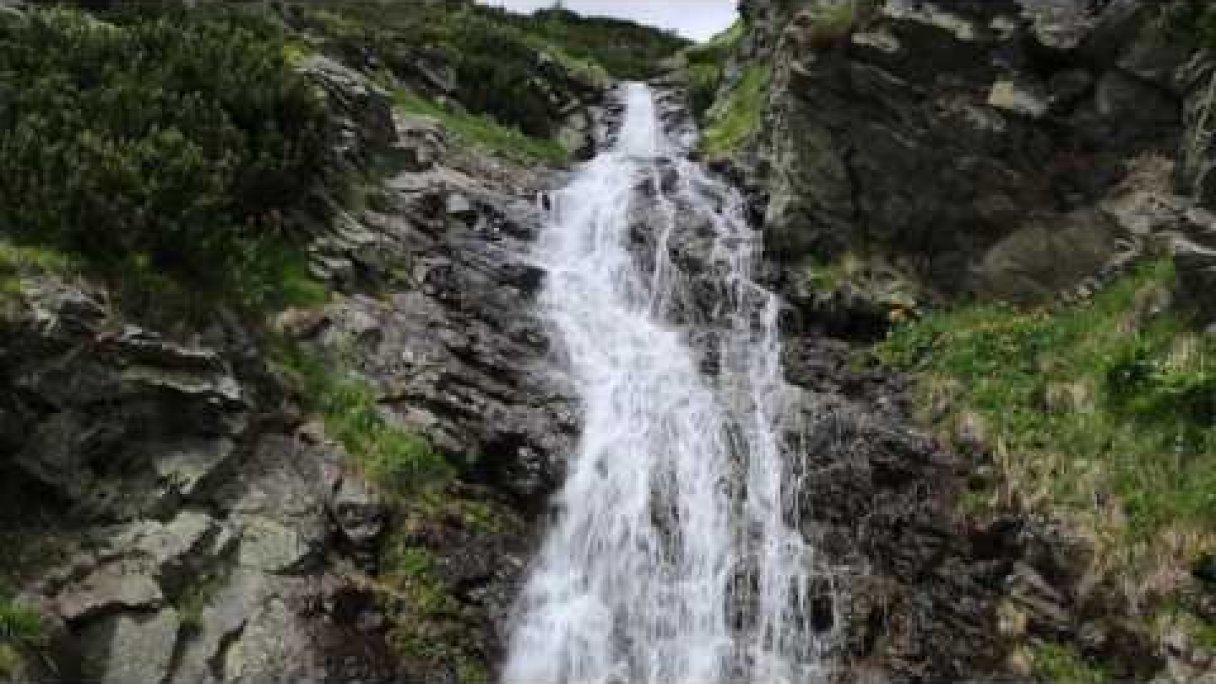 Šarafiový vodopád v Žiarskej doline - Západné Tatry/Roháče Autor: Alexander Paulis Zdroj: https://www.youtube.com/@alexanderpaulis3570 Šarafiový vodopád v Žiarskej doline - Západné Tatry/Roháče Autor: Alexander Paulis Zdroj: https://www.youtube.com/@alexanderpaulis3570