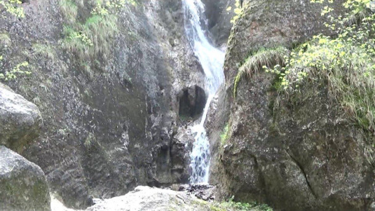 Hlbocký vodopád - Hlbocký waterfall Autor: Slovak Treasures Zdroj: https://www.youtube.com/@slovaktreasures