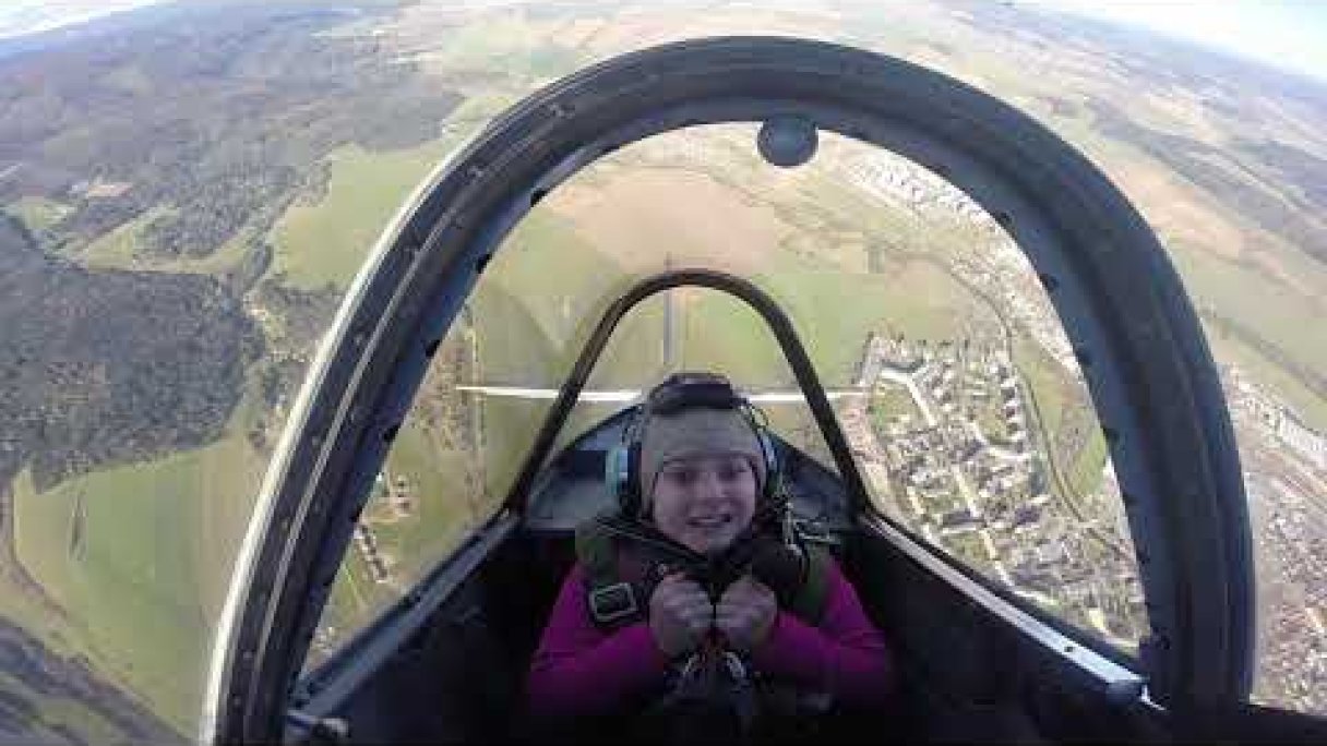 Akrobaticky let yak-52 ombre skola lietania spisska nova ves Autor: jeleň Zdroj: https://www.youtube.com/@jelen4452 Akrobaticky let yak-52 ombre skola lietania spisska nova ves Autor: jeleň Zdroj: https://www.youtube.com/@jelen4452
