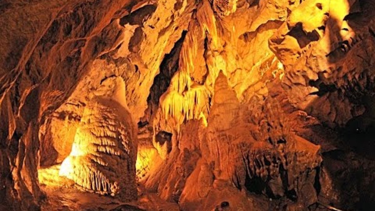Bystrianska jaskyňa - Bystrianska cave Autor: Slovak Treasures Zdroj: https://www.youtube.com/@slovaktreasures Bystrianska jaskyňa - Bystrianska cave Autor: Slovak Treasures Zdroj: https://www.youtube.com/@slovaktreasures