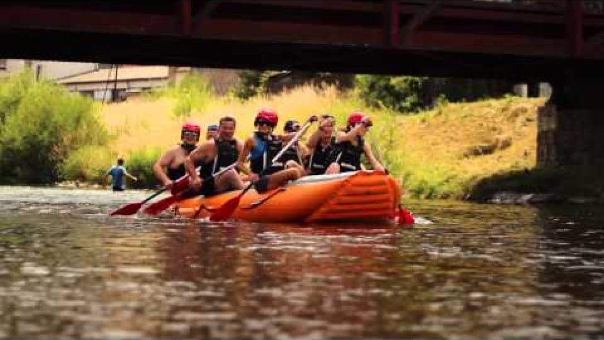 splav rafting rieky Váh Autor: MuttonSk Zdroj: https://www.youtube.com/@MuttonSk splav rafting rieky Váh Autor: MuttonSk Zdroj: https://www.youtube.com/@MuttonSk