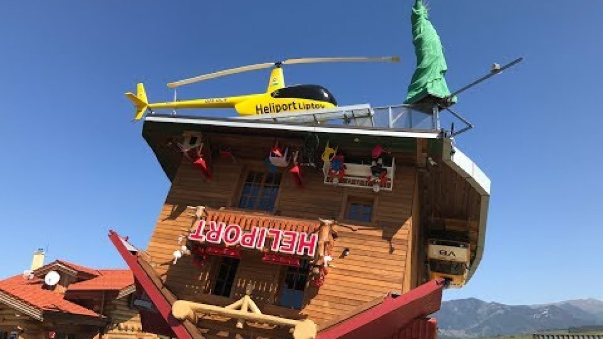 Liptovská Mara - Dom hore nohami - Heliport Liptov Autor: DonPedro Zdroj: https://www.youtube.com/@DonPedroSK
