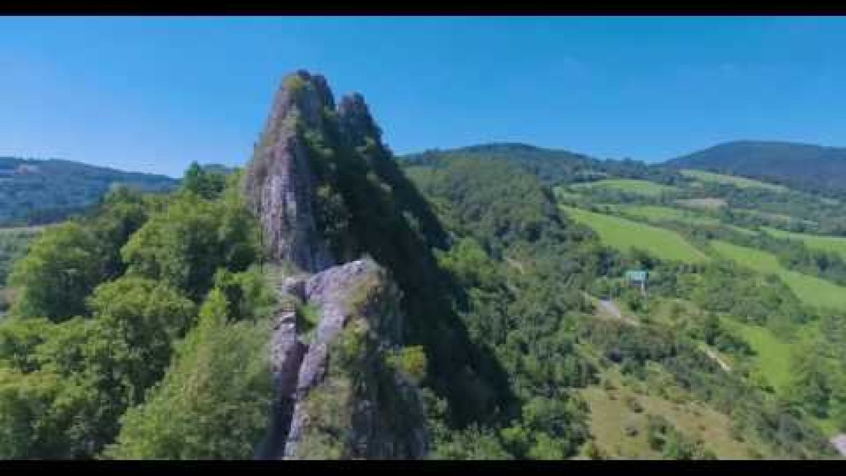 Hrad Lednica Autor: Suada Meatfly Zdroj: https://www.youtube.com/@suadameatfly2518
