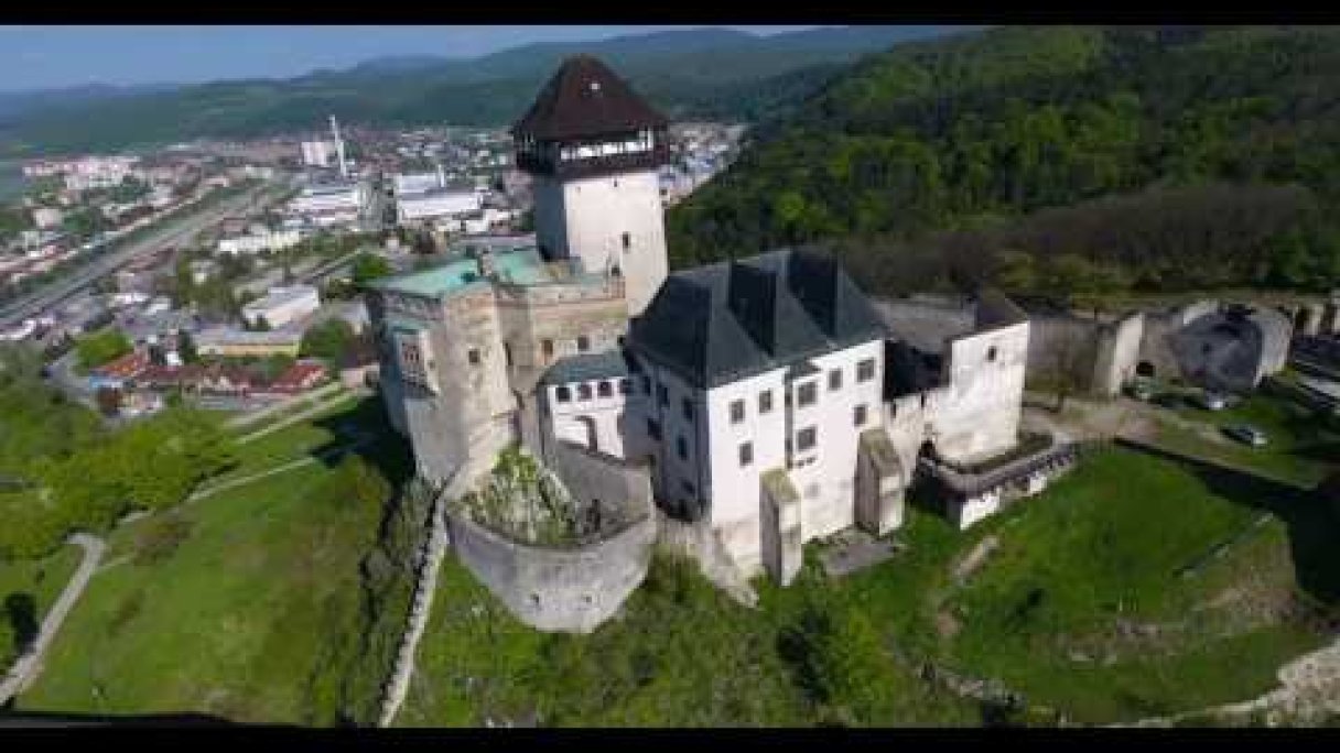 Trenčiansky hrad, 2017 Autor: Suada Meatfly Zdroj: https://www.youtube.com/@suadameatfly2518