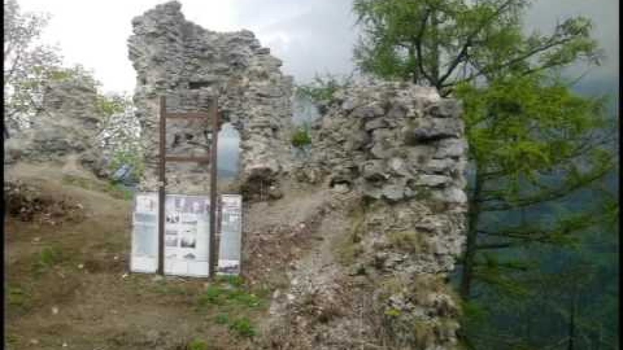 hrad Zniev Autor: Hory a hrady Zdroj: https://www.youtube.com/@horyahrady5468