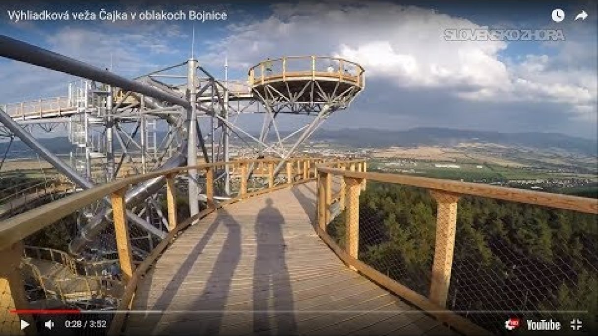 Výhliadková veža Čajka v oblakoch - Bojnice Autor: SLOVENSKO ZHORA Zdroj: https://www.youtube.com/@SLOVENSKO-ZHORA