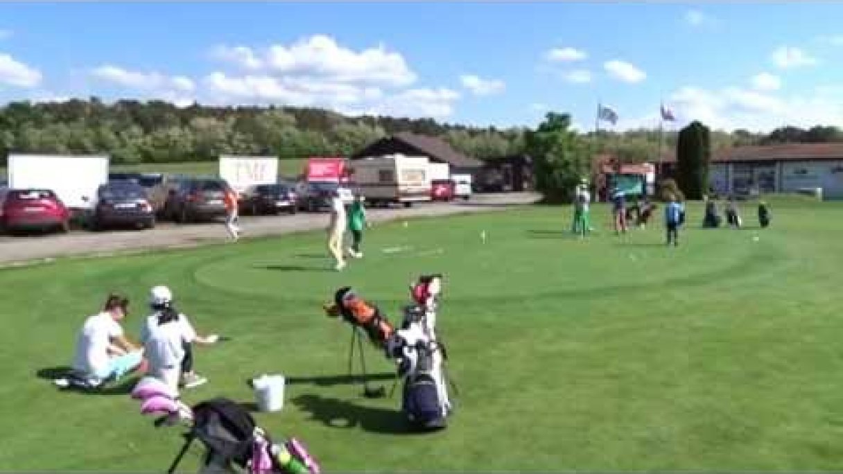 9 holes Golf Course at Golf Club Pegas in Lozorno, Slowakia Autor: tourtravellersTV Zdroj: https://www.youtube.com/@tourtravellersTV