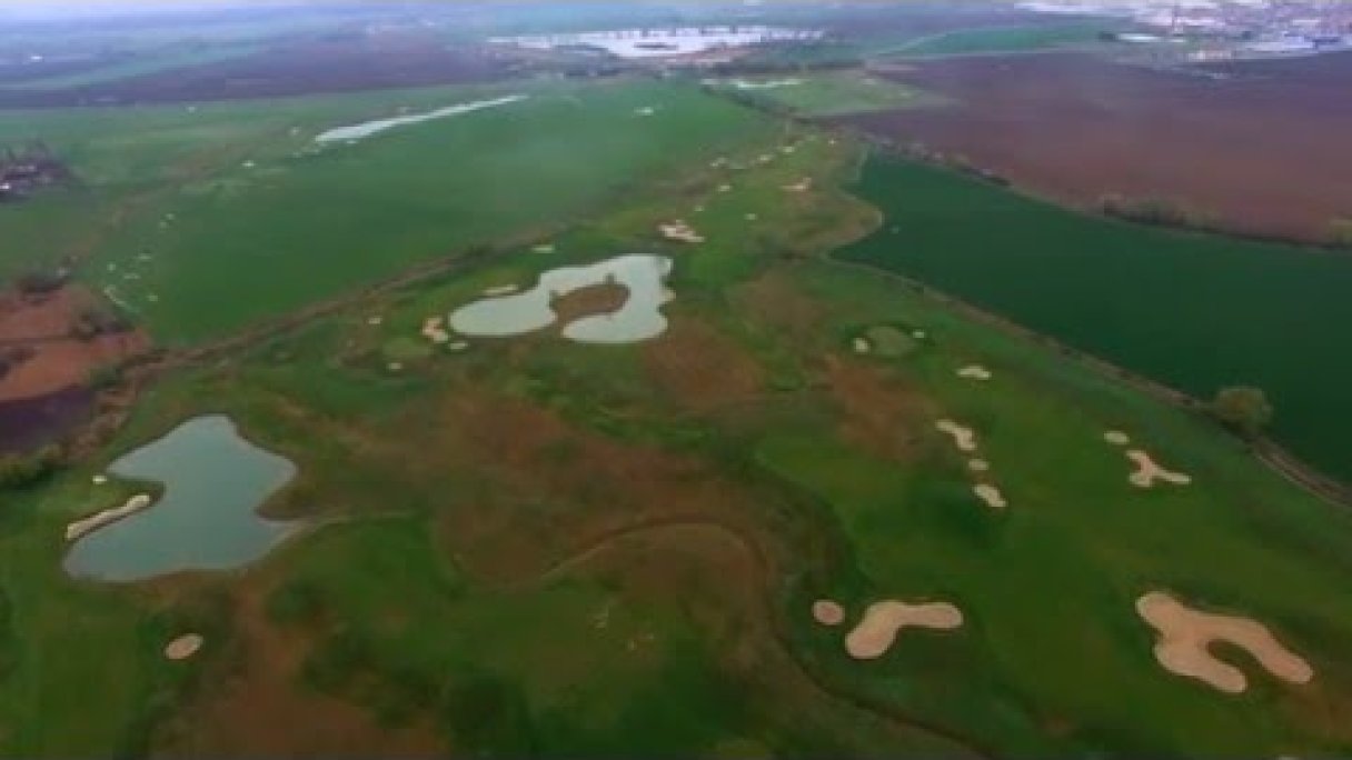 Golf Resort Skalica Autor: Robert Baumgartner Zdroj: https://www.youtube.com/@baumgartner_robert