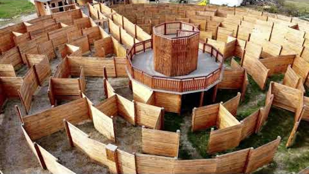 LABYRINTH Liptovsky Mikulas Autor: zlatyklas Zdroj: https://www.youtube.com/@zlatyklas
