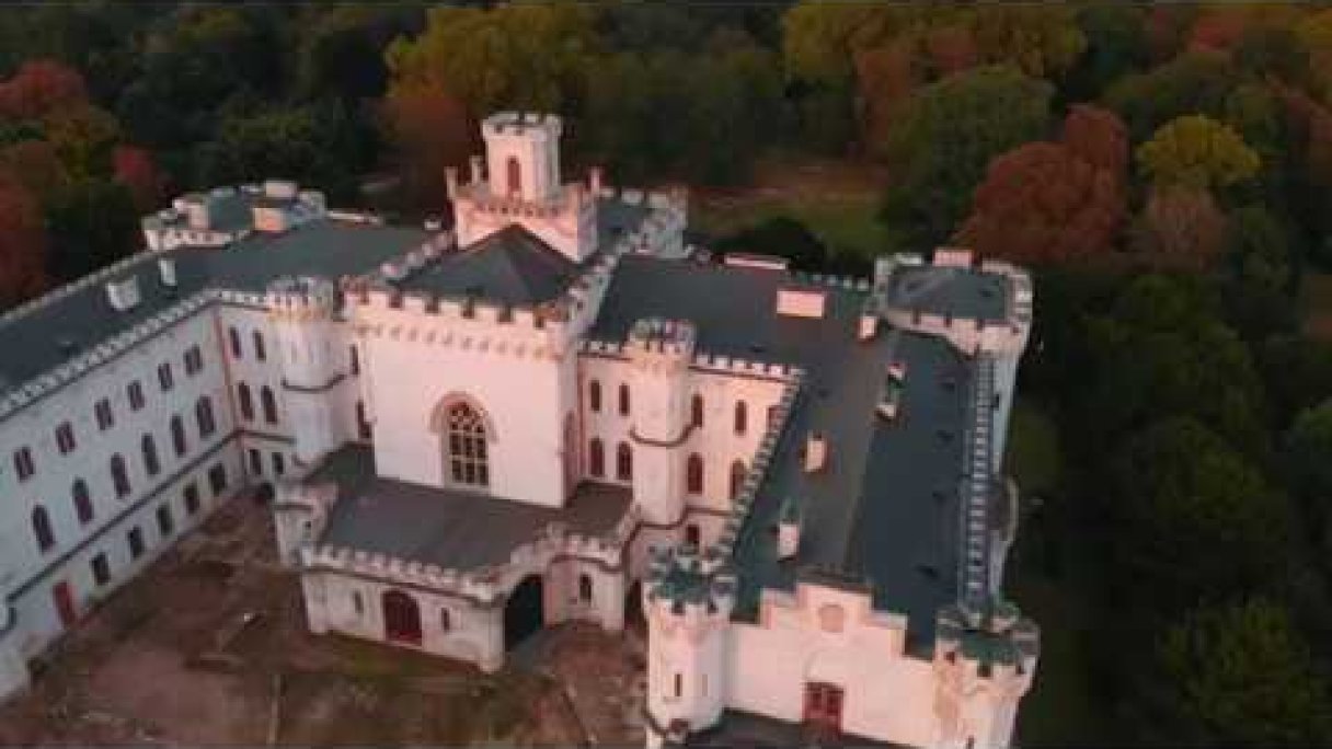 Kaštieľ Rusovce / Rusovce manor house / drone video Autor: Palino321 Zdroj: https://www.youtube.com/@Palino321
