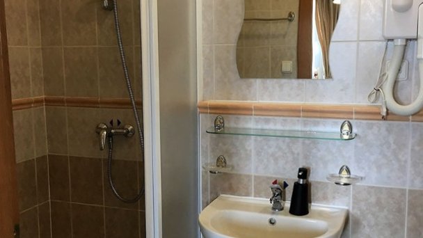 dvojlôžková izba č. 1 - kúpeľňa dvojlôžková izba č. 1 - kúpeľňa