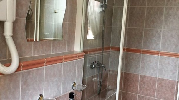 dvojlôžková izba č. 2 - kúpeľňa dvojlôžková izba č. 2 - kúpeľňa