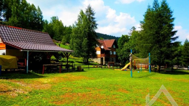 Trávnatá plocha na loptové hry