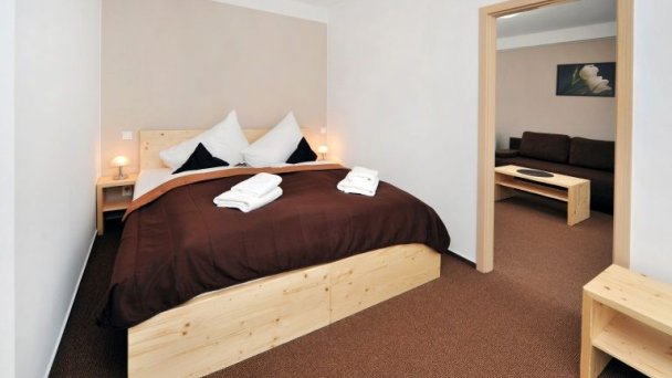 Jednospálňový apartmán - obývačka a spálňa Jednospálňový apartmán - obývačka a spálňa