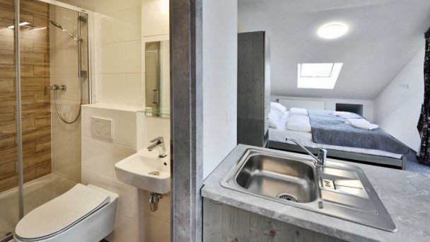 Jednospálňový apartmán podkrovie - kuchynský kút Jednospálňový apartmán podkrovie - kuchynský kút