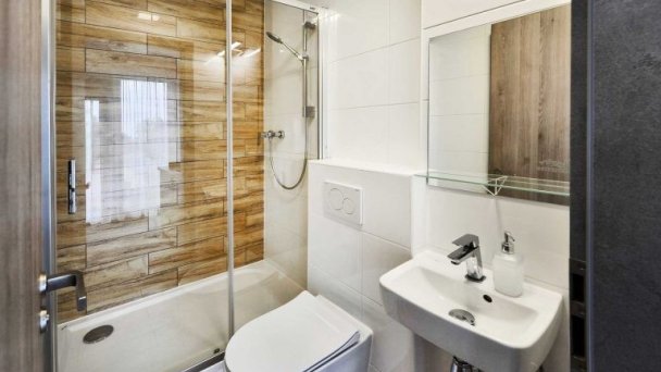 Jednospálňový apartmán podkrovie - kúpeľňa Jednospálňový apartmán podkrovie - kúpeľňa