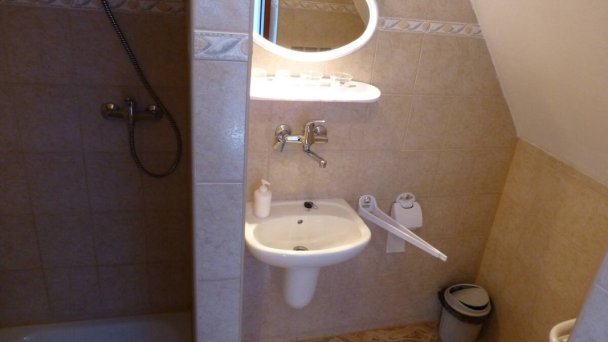 Kúpeľňa pri izbe pre 3 osoby Kúpeľňa pri izbe pre 3 osoby