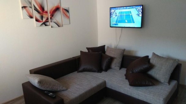 Apartmán 1 obývacia miestnosť s kuchyňou Apartmán 1 obývacia miestnosť s kuchyňou