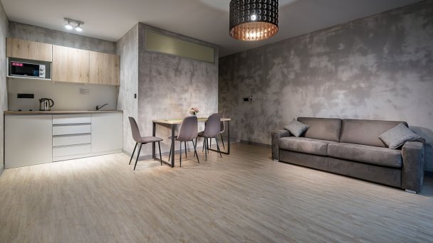 apartmán s výhľadom na ihrisko a hory