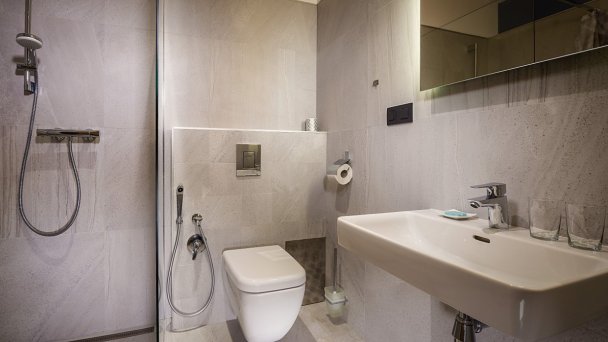 apartmán s výhľadom na ihrisko a hory