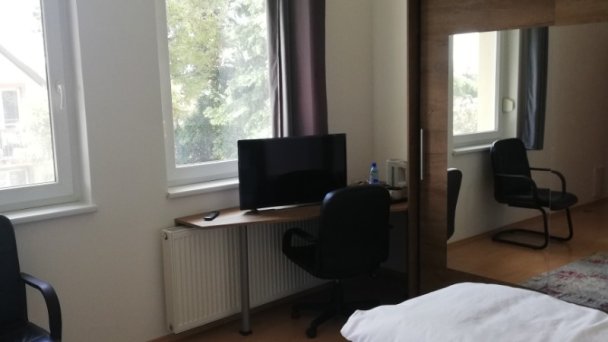 Dvojlôžková izba výhľad do záhrady Dvojlôžková izba výhľad do záhrady