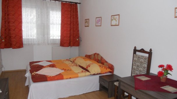 2 lôžková s manželskými posteľami