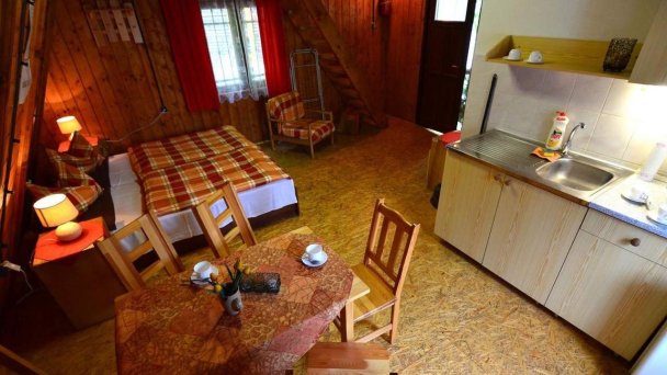 Chatová osada Zrub Vinné 8 Chatová osada Zrub Vinné 8