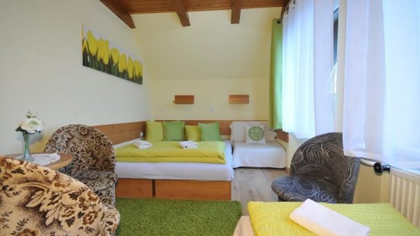 Chalupa a Penzión pod Troma Korunami Červený Kláštor 37 Chalupa a Penzión pod Troma Korunami Červený Kláštor 37