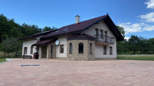 Dom v stráni Poniky 9 Dom v stráni Poniky 9