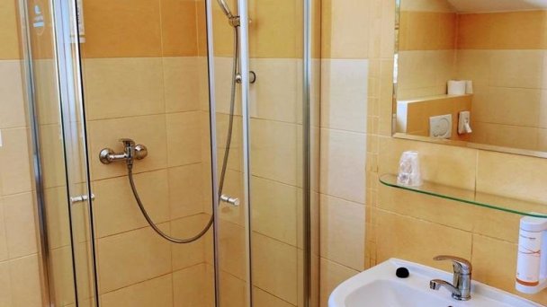 F-Team Hotel Podtureň 24