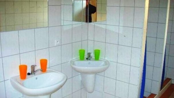 Ubytovňa Obchodné centrum Zavar 13 Ubytovňa Obchodné centrum Zavar 13