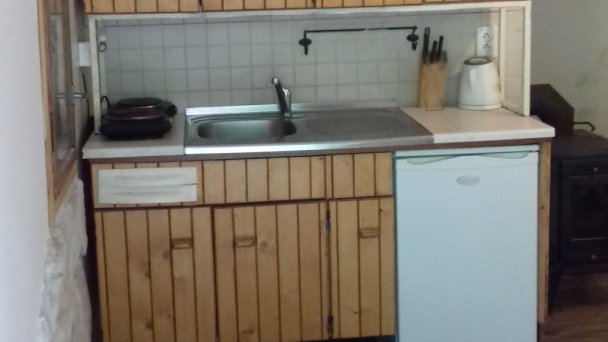 Chatka v rekreačnej oblasti pri lese Sklené Teplice 25 Chatka v rekreačnej oblasti pri lese Sklené Teplice 25