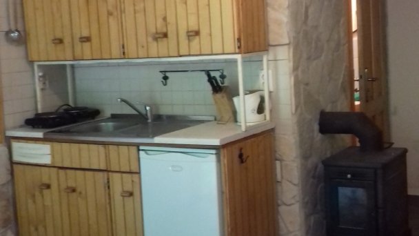 Chatka v rekreačnej oblasti pri lese Sklené Teplice 24 Chatka v rekreačnej oblasti pri lese Sklené Teplice 24