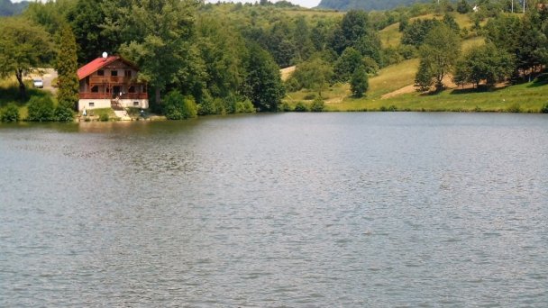 Chata Kašná hôrka (pôvodne Chata Tajch) Nová Baňa 23 Chata Kašná hôrka (pôvodne Chata Tajch) Nová Baňa 23