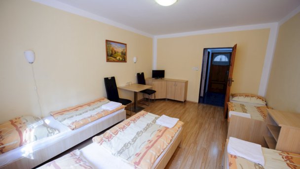 Horský hotel Eva Svätý Jur 4