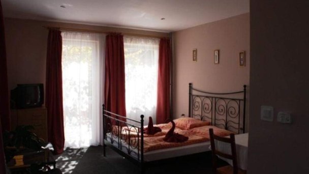 Penzión Zlatá Noha  Bratislava 37