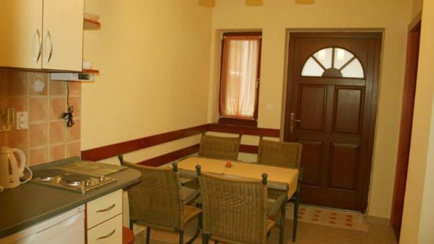 Villa Patio Patince 10