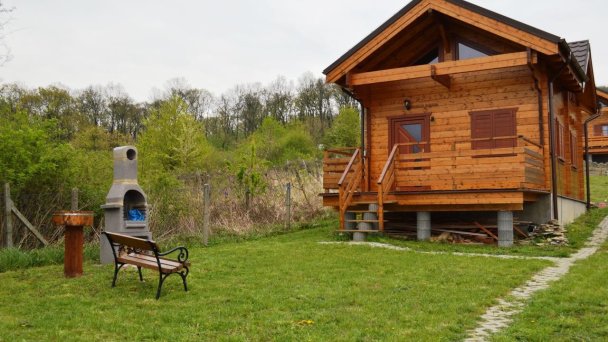 Zrubové chatky Zvonček I. a II. Podhájska 25 Zrubové chatky Zvonček I. a II. Podhájska 25