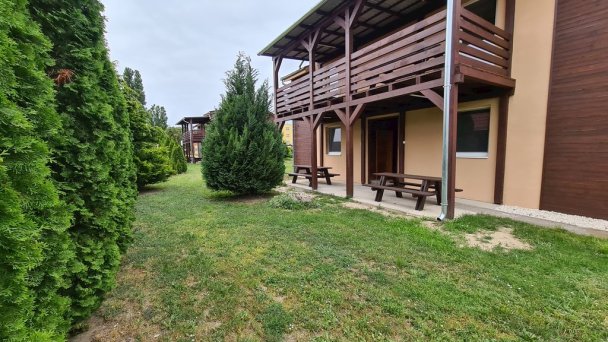 Apartmány a Štúdiá Henrieta Štúrovo 7
