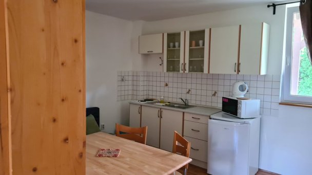 Apartmány a Štúdiá Henrieta Štúrovo 13
