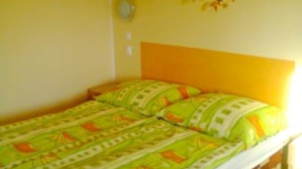 Apartmány a Štúdiá Henrieta Štúrovo 24